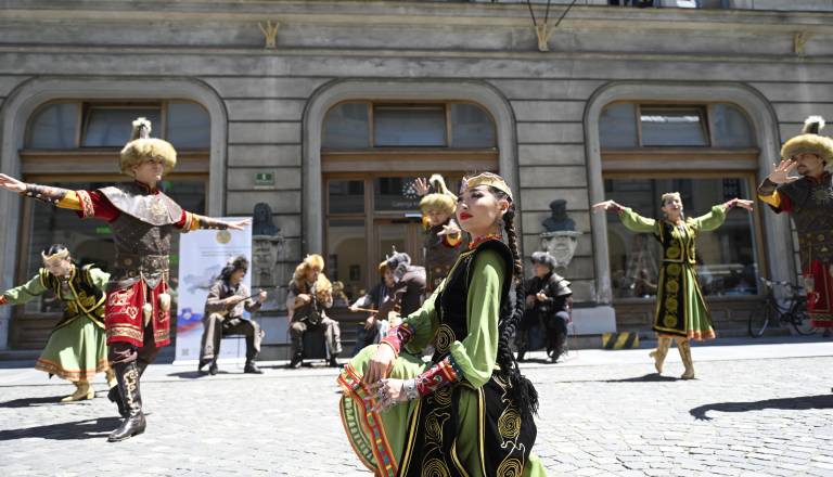 FOTO in VIDEIO: Kazahstan za 20 minut zavzel središče Ljubljane