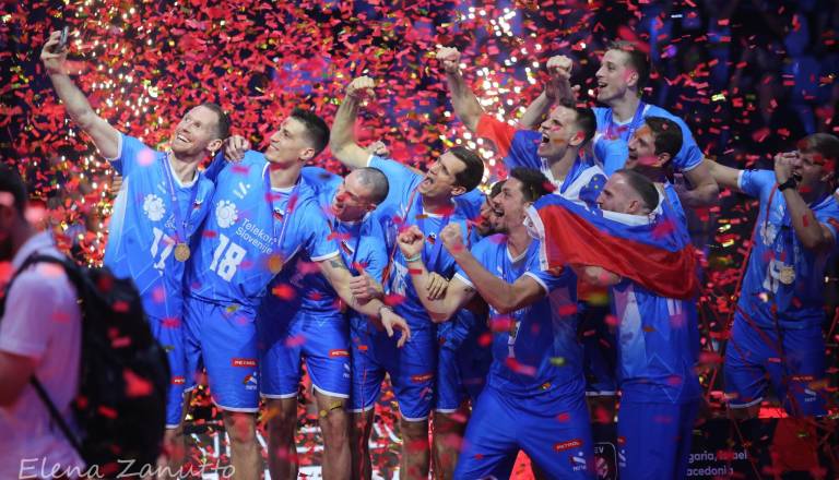 Premiera filma Bratje z igrišča: zgodba generacije, ki je spremenila slovensko odbojko