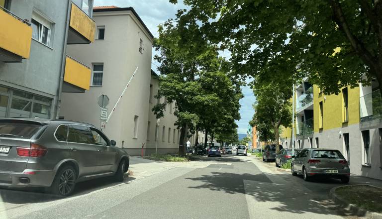 Policija razkrila nove podrobnosti smrti dveh oseb, preiskujejo sum umora in samomora