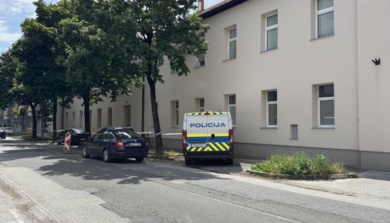 FOTO in VIDEO: Policisti našli dve mrtvi osebi v Maribori, okoliščine še preiskujejo
