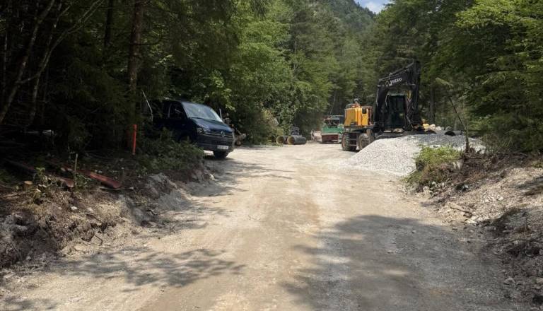Zaradi zapore ceste nastala zmeda. Iz Gostišča Draga sporočajo, da ostajajo normalno dostopni
