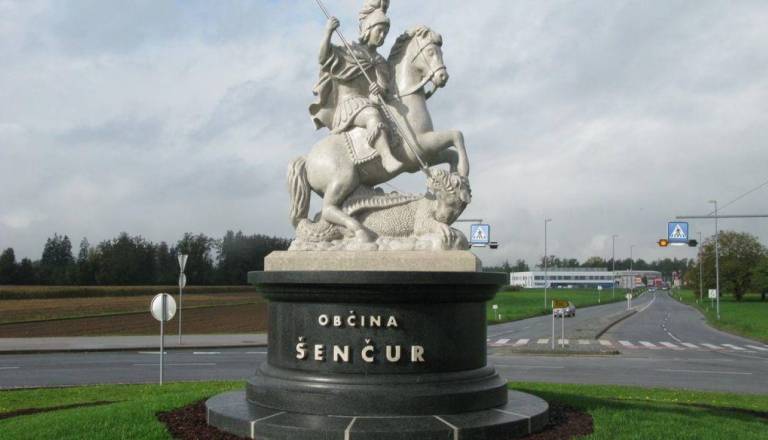 Kino na prostem počasi postaja ena od stalnic v občini Šenčur (vir: Občina Šenčur/Facebook).
