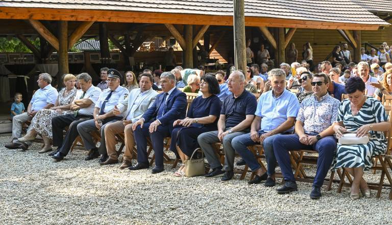 FOTO: Na Otoku ljubezni počastili dan državnosti in 35 let slovenske samostojnosti