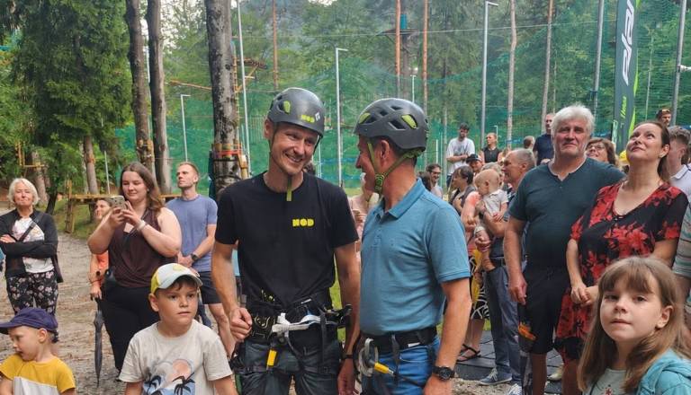 V Završnici odprli nov adrenalinski park, prvi prosti pad preizkusil župan