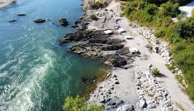 »Nekdo je imel celo daljnogled«: Ljubljančanka ob Savi opazila gole ljudi, je tam nudistična plaža?