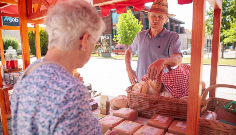 FOTO: Slovenski trg znova zaživel v znamenju lokalnih dobrot