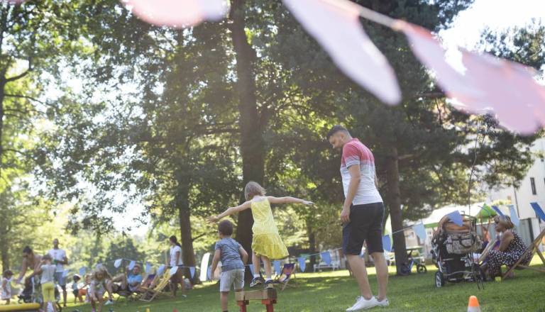 Si želiš postati del zgodbe Art Kampa? Preveri, kako lahko postaneš prostovoljec