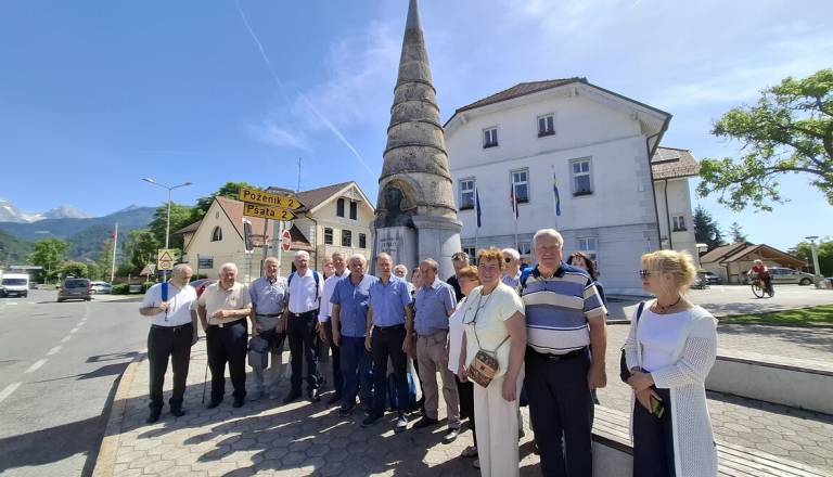 FOTO: Nekdanji poslanci ob 35. obletnici osamosvojitve obiskali Cerklje na Gorenjskem