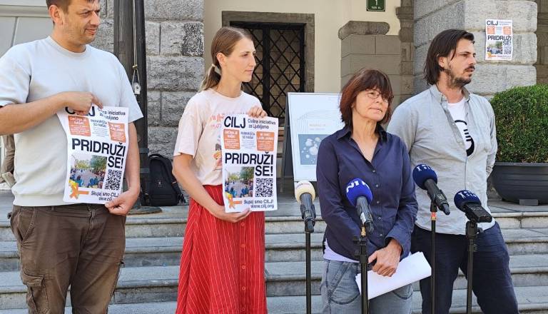 FOTO in VIDEO: Civilna iniciativa: Referendum 12. julija bo, Janković pa naj pojasni umik odloka in sporne postopke