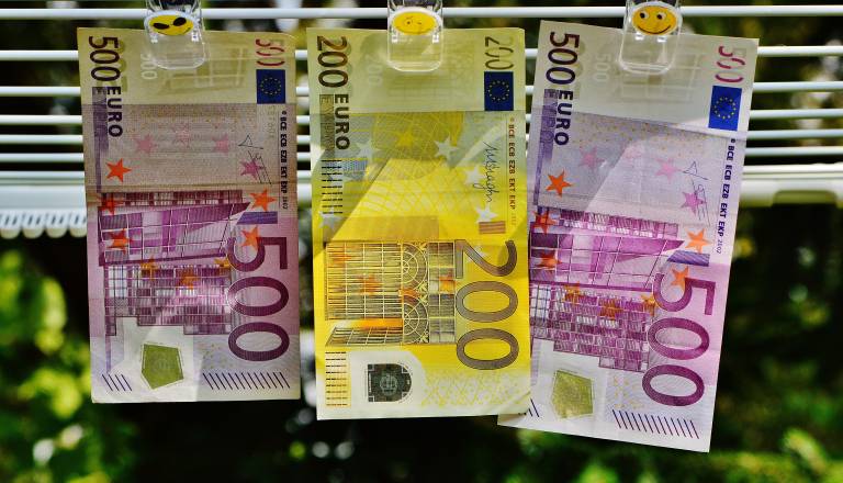 Dvojčki in vodnarji naj bodo pozorni na denar, zvezde jim prinašajo novo zamisel