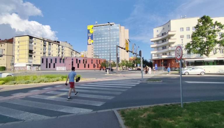 Spor pri Iliriji: Janković pravi, da je križišče varno, starši pa opozarjajo na nevarnost za otroke