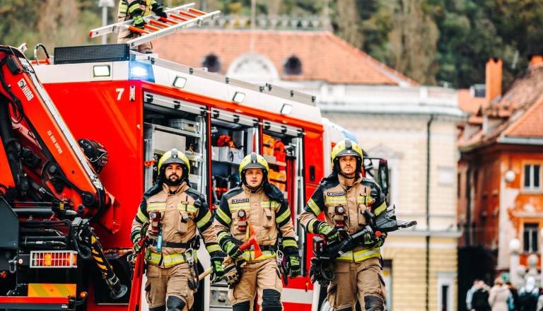 Požarne straže v Ljubljani? Občina in gasilci razkrivajo, kdo jih sploh lahko izvaja