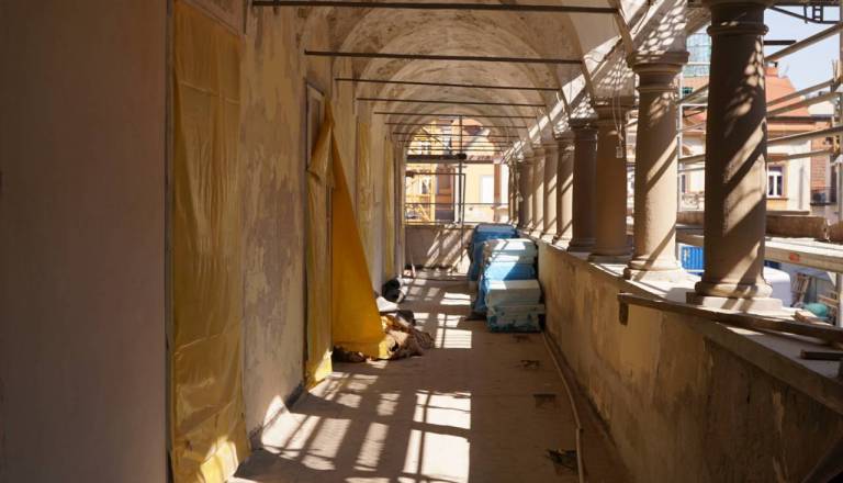 Vpogled v nastajajoče kulturno središče, na Glavnem trgu razstava o nastajajočem Centru Rotovž