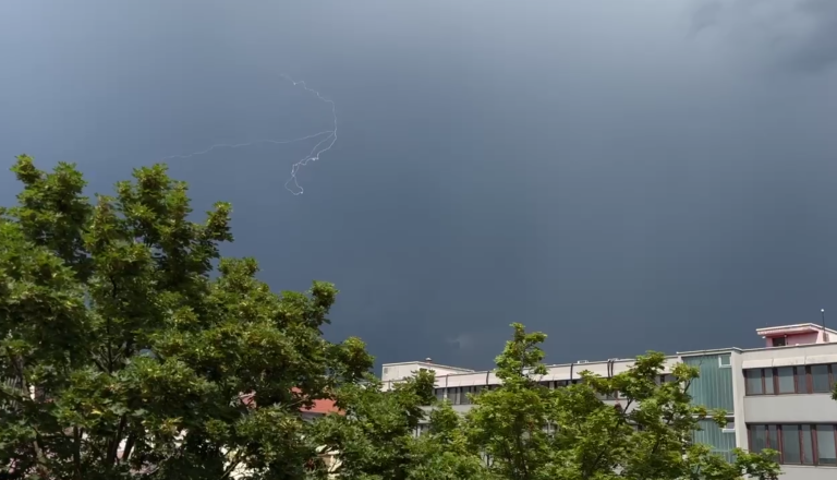 FOTO in VIDEO: Vročinski val prinesel nevarnost: Za Štajersko izdali vijolično opozorilo za točo