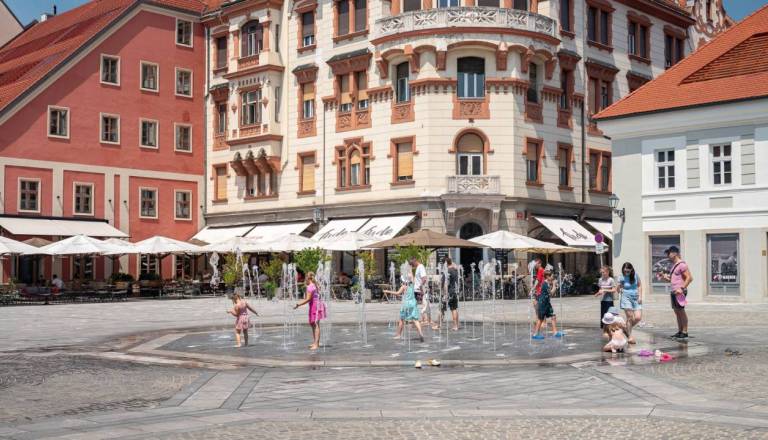 35 stopinj Celzija in nova nevarnost neviht, a prihaja še hujša vročina