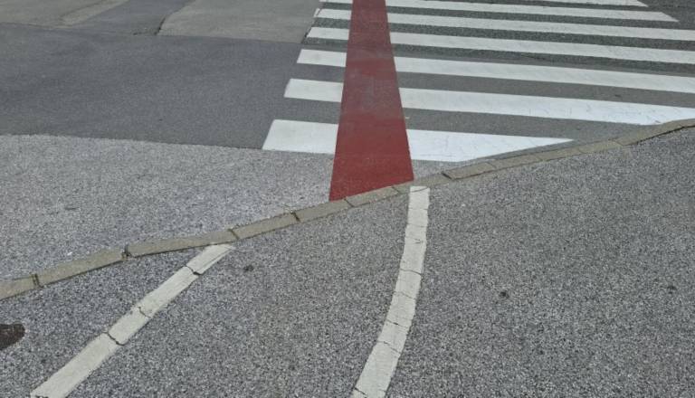 Ljubljančan opozoril na 40-centimetrske kolesarske poti, odgovor občine ga ni prepričal