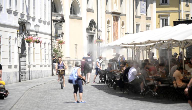 FOTO: Vročinski val v Ljubljani: Tako so se Ljubljančani danes reševali pred peklensko vročino 