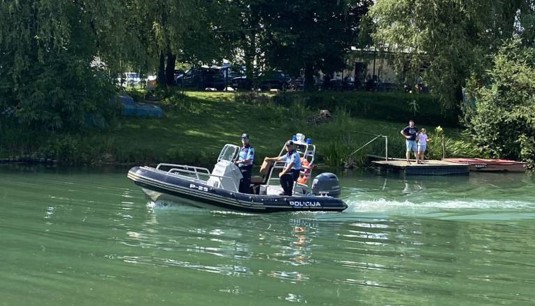 Na reki Ljubljanici vse več plovil, policisti izvedli poostren nadzor. Kaj so ugotovili?