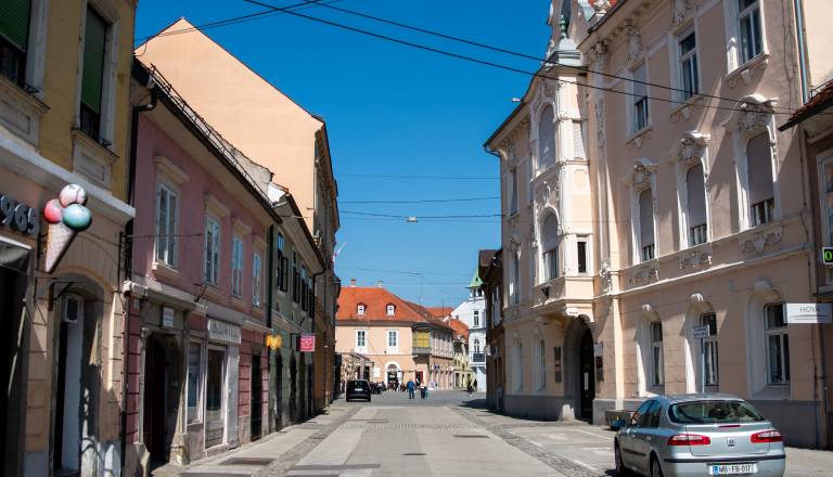 Iščete poslovni prostor na Ptuju? Občina oddaja štiri lokale in skladišče v središču mesta