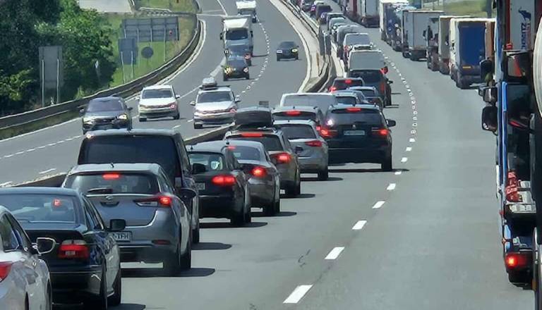 Kdaj bodo na gorenjski avtocesti največji zastoji? To so najbolj kritični poletni vikendi