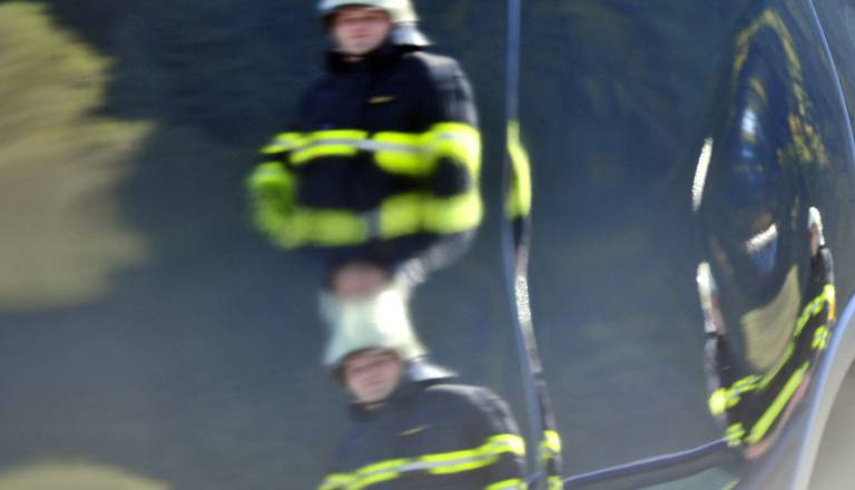 Odprli vrata stanovanja in našli mrtvo osebo