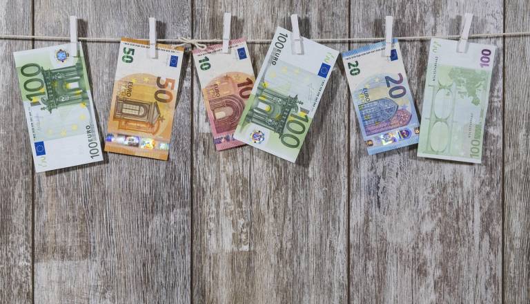 Na bančnih računih bo živahno, izteka se pomemben rok za zaposlene