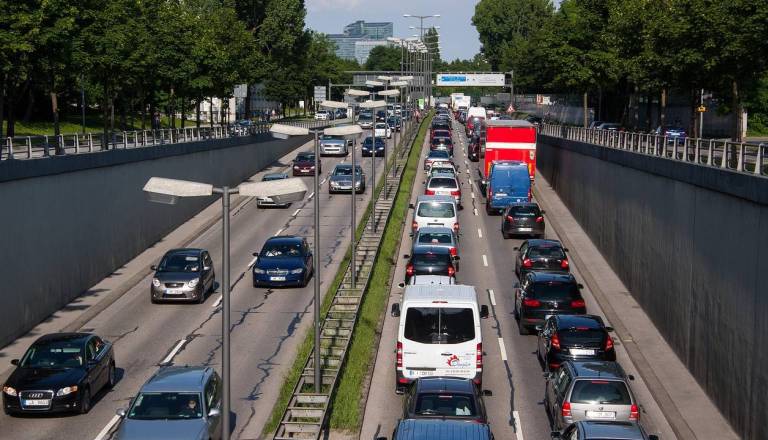 Dars ponudil nasvete za izogib gneči, ki se bo zagotovo zgodila na avtocestah