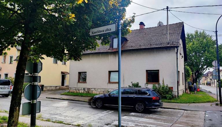 Prebivalce Zelene jame moti nenehno brnenje: »Ob odprtem oknu se sploh ne da spati«
