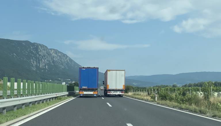 Začenja se poletna prometna ureditev, kdaj tovornjaki ne smejo na ceste?