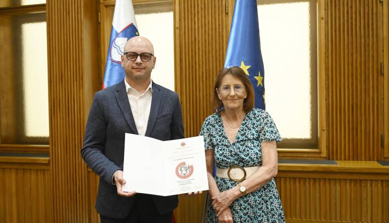 Tri desetletja povezovanja znanosti in javnosti: Televizija IDEA prejela priznanje Prometej znanosti