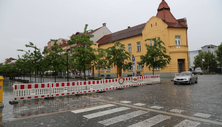 FOTO: Operna noč se vrača v središče mesta, voznike čaka zapora