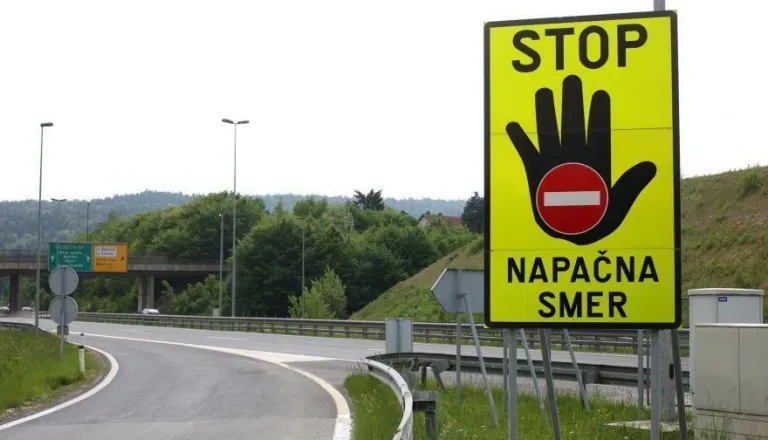 NASLOV: 