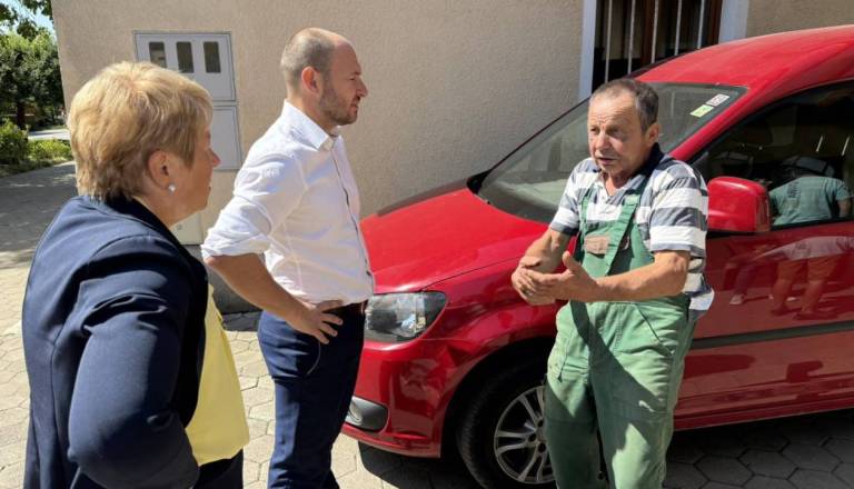 Preobrat v primeru napada na kmeta iz Kleč: Eden od obtoženih izpuščen iz postopka in pripora