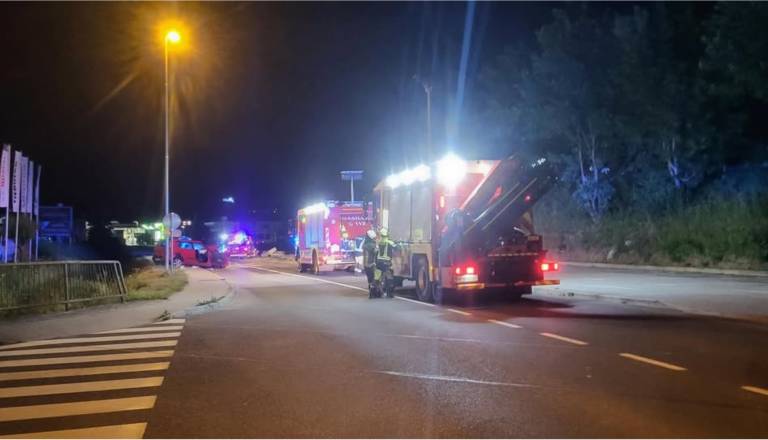 Silovit trk prebudil Trebnje: dve osebi poškodovani