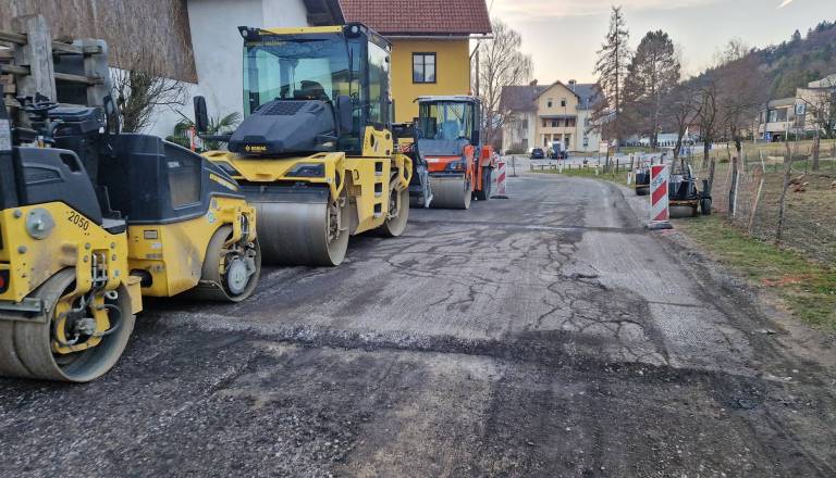 Zapora skozi Begunje na izredni seji: krajani pričakujejo odgovore o prometu, obvozih in varnosti