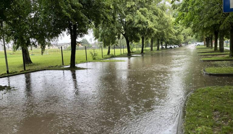 Močne padavine povzročile nevšečnosti po Pomurju, na terenu več gasilskih enot