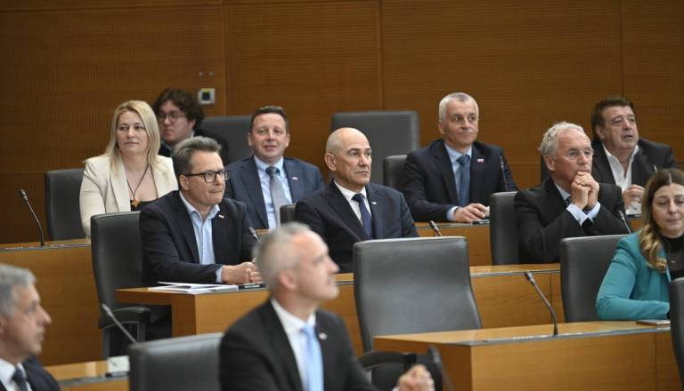 Ministrski ekipi zelena luč, Slovenija je dobila svojo 16. vlado