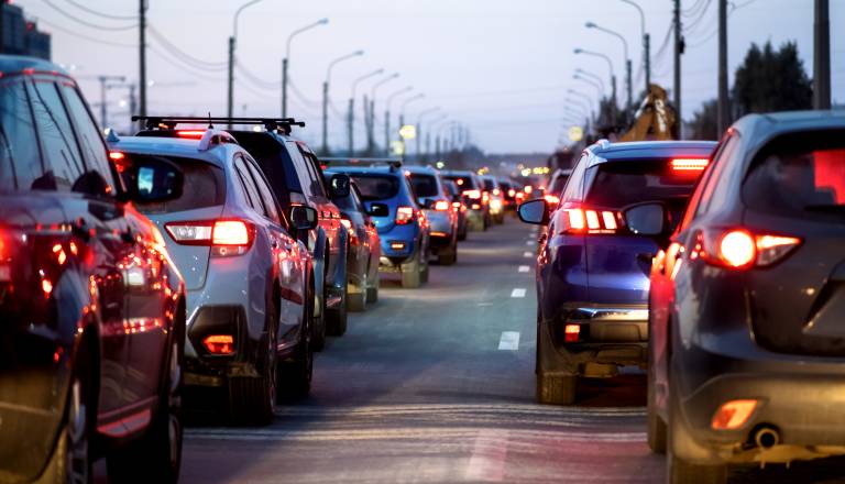 Zaradi praznikov in lepega vremena bo promet močno povečan