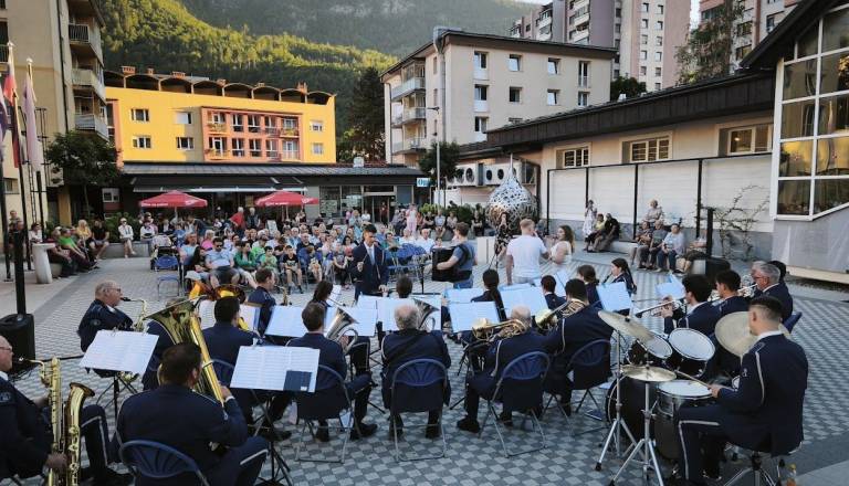 FOTO: Jesenice v poletje vstopile v ritmih Avsenikovih melodij