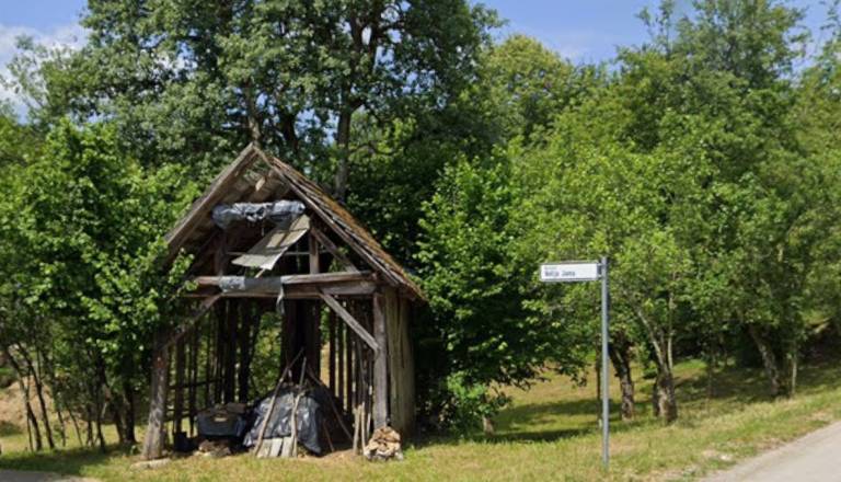 Občina za 'drobiž' prodaja malo nepremičnino. Odšteti je treba le 575 evrov