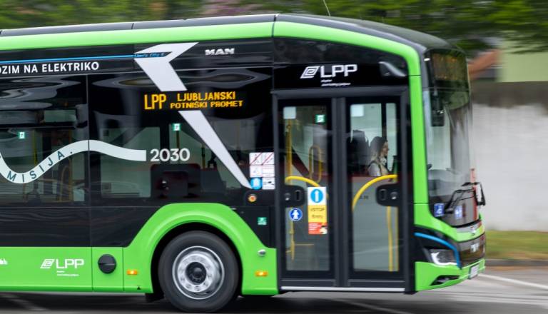  LPP po viralnem posnetku na liniji 5: Ozadje pljunka in raba slovenščine 