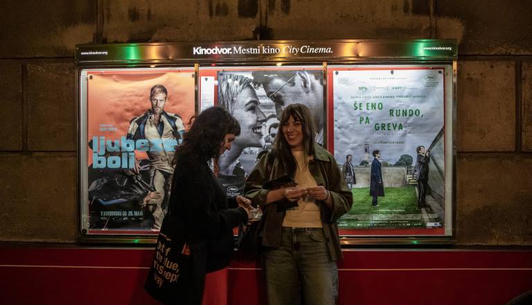 Poletni kino v Ljubljani navdušuje: Kinodvorišče prinaša premiere evropskih filmov pod zvezdami