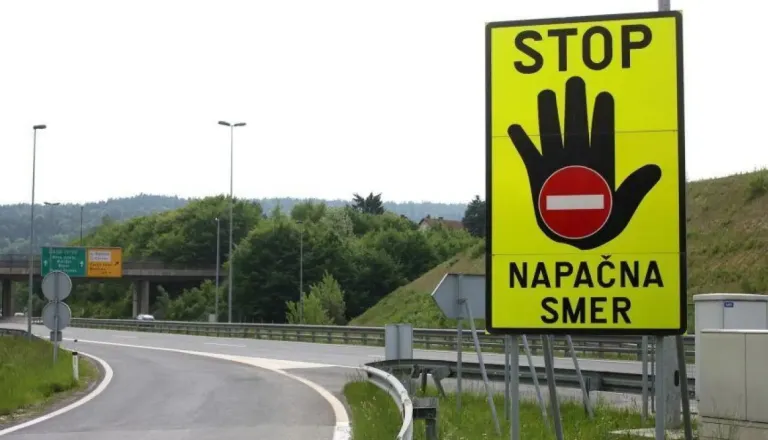 V nekaj dneh dve tragični nesreči: Kaj storiti, če na avtocesti nekdo vozi v napačno smer?