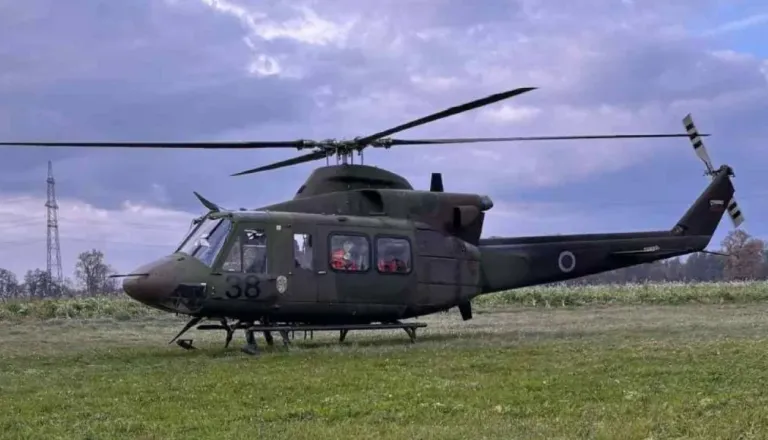 Huda nesreča na gradbišču, poškodovanega delavca v UKC Maribor odpeljal helikopter
