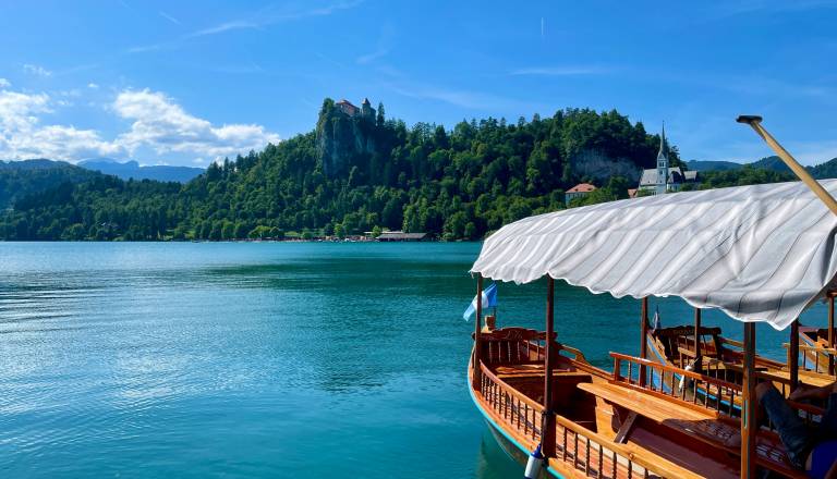 Na priljubljeni turistični točki ostala brez 200 evrov, policisti opozarjajo na žeparje