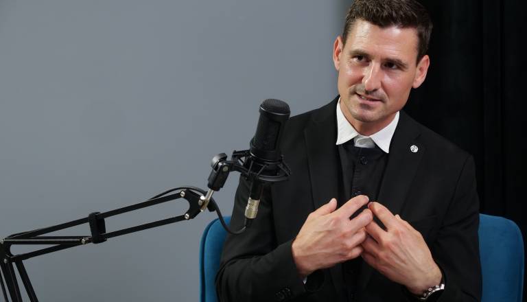Škof Erniša: »Njegovo delo ni bilo usmerjeno vase, ampak navzven, v skupnost, v narod«