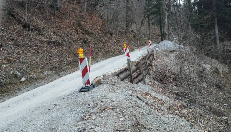 Po katastrofalni ujmi prihaja velika prenova. Za to cesto bodo odšteli več kot milijon evrov
