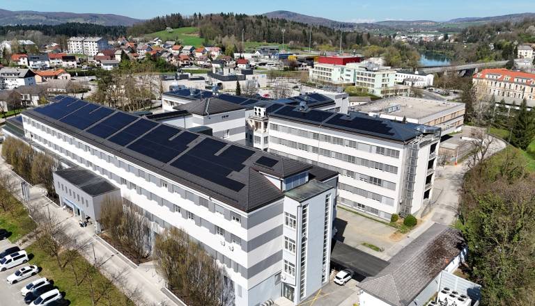 Po aferi na ortopediji nove ugotovitve: V novomeški bolnišnici 1470 sprememb nujnosti in 47 spornih napotnic 