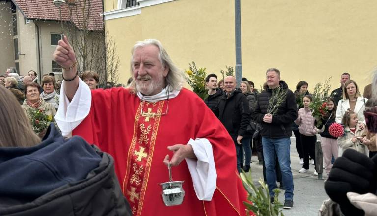 Dolenjski župnik odšel 'za tri tedne', zdaj pa… še vedno je na Madagaskarju