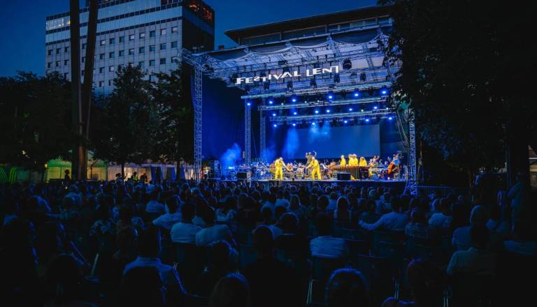 DANES NA LENTU: DANES NA LENTU: MI2 na Glavnem odru, po mestu pa Folkart, ulične predstave in koncerti